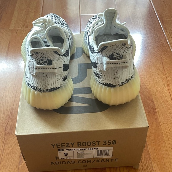 Yeezy Boost 350 ! Only worn twice! Practically New ! - Picture 3 of 4